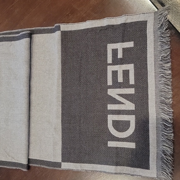 Authentic Fendi wool scarf - Picture 5 of 10